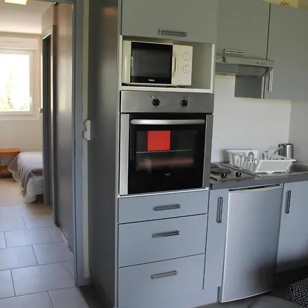 Apartment T2 Avec Terrasse Et Wi-fi A 100m Des Thermes